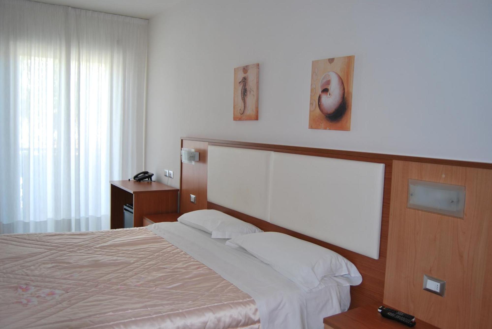 Hotel Europa Nereto Extérieur photo