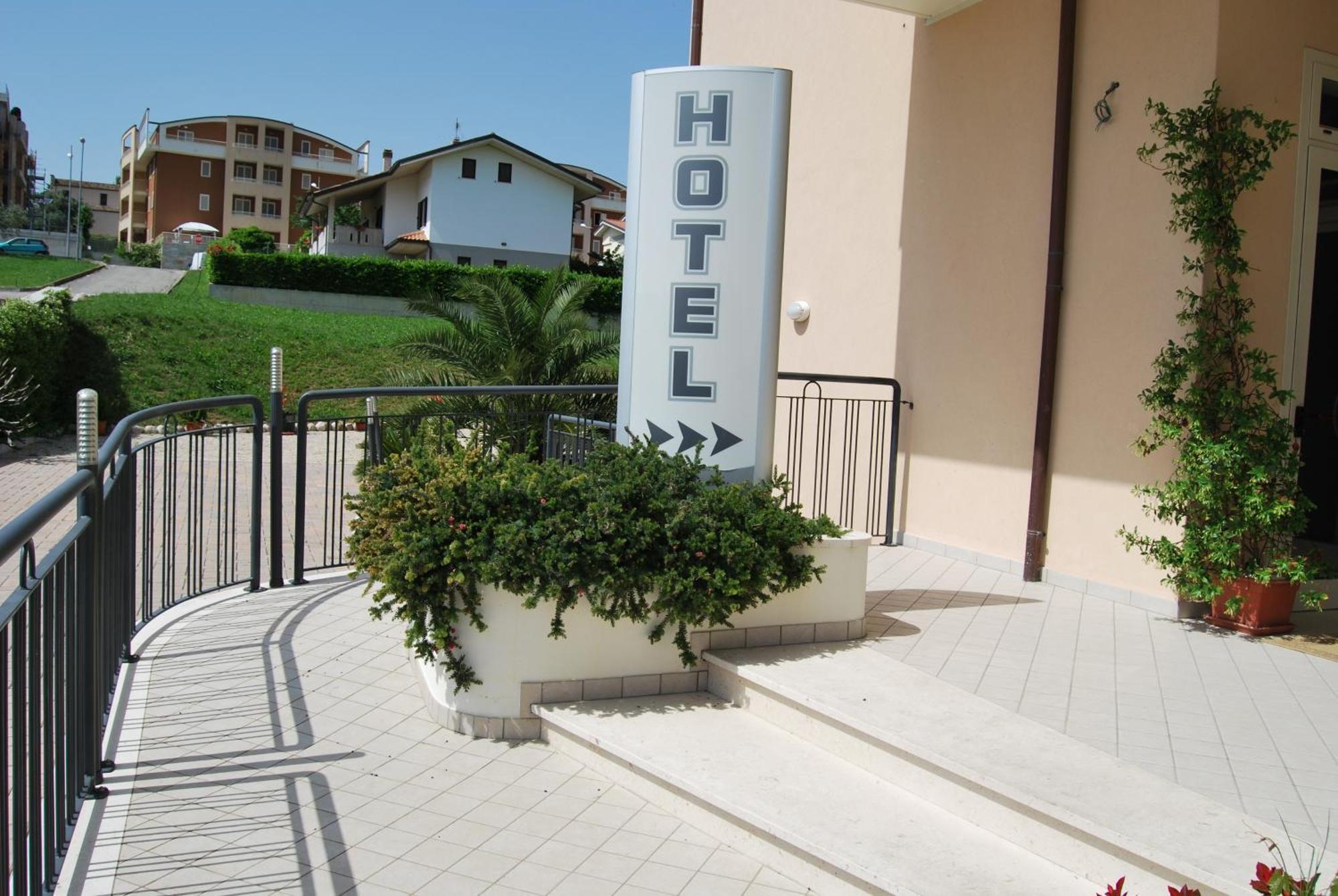 Hotel Europa Nereto Extérieur photo