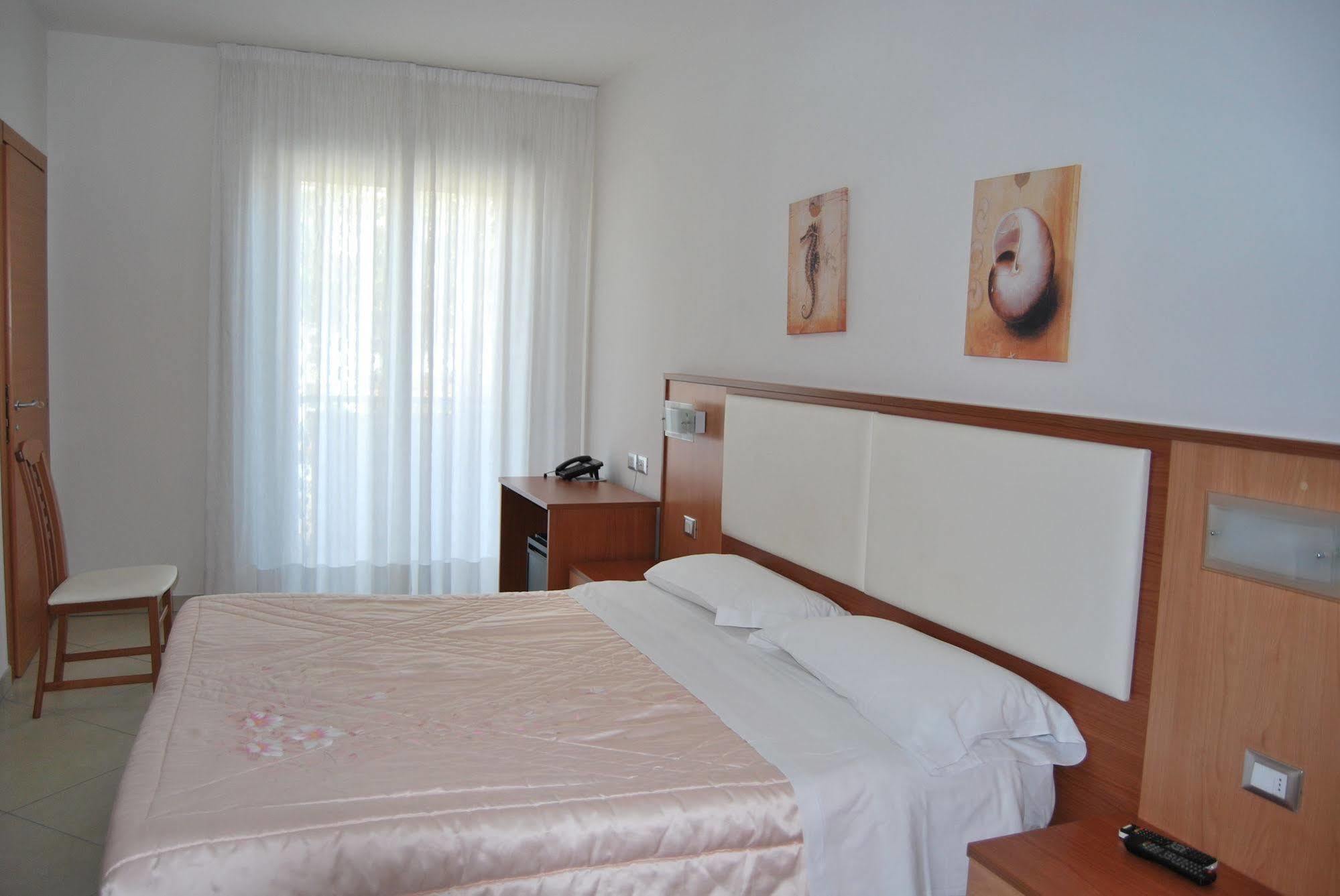 Hotel Europa Nereto Extérieur photo