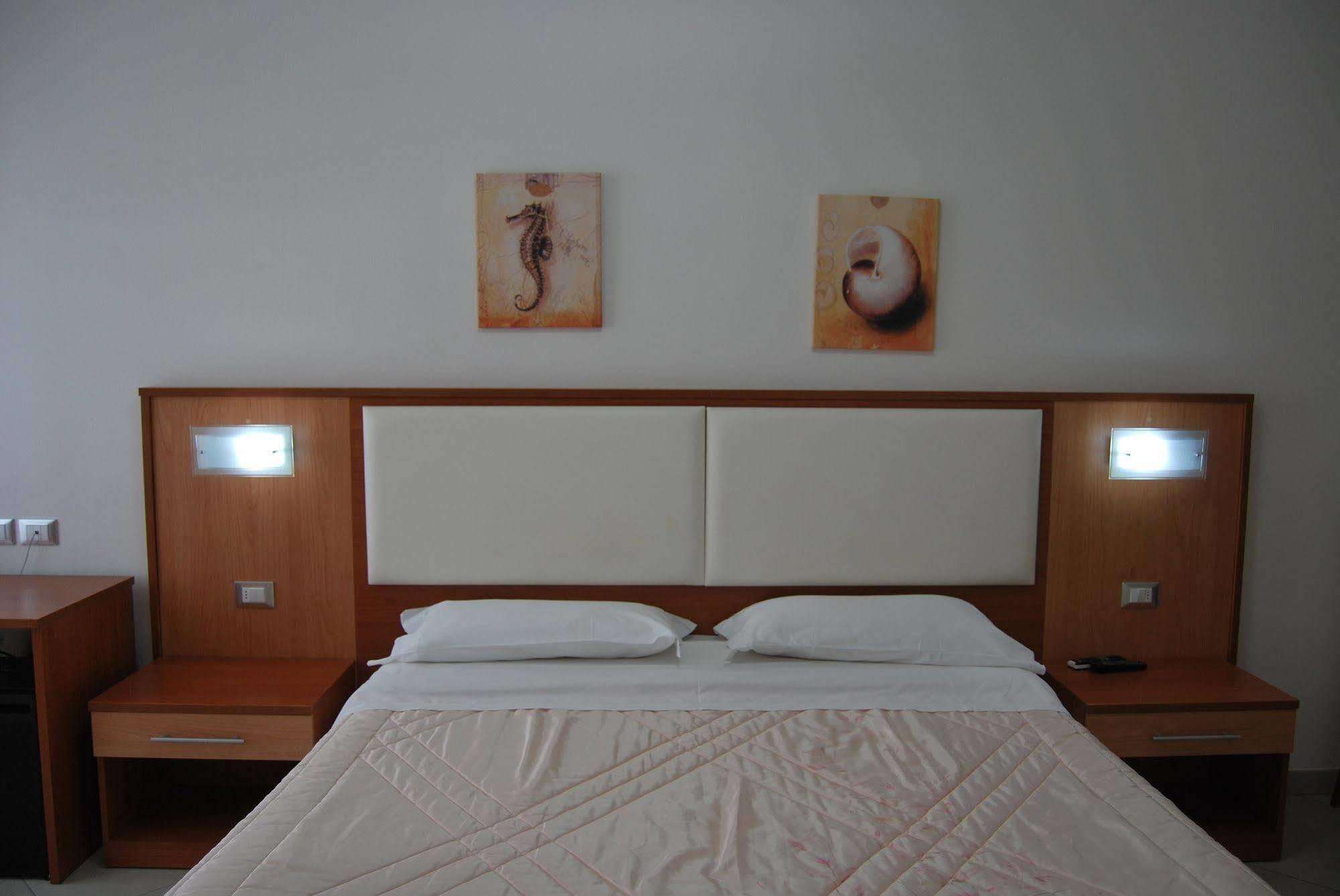 Hotel Europa Nereto Extérieur photo