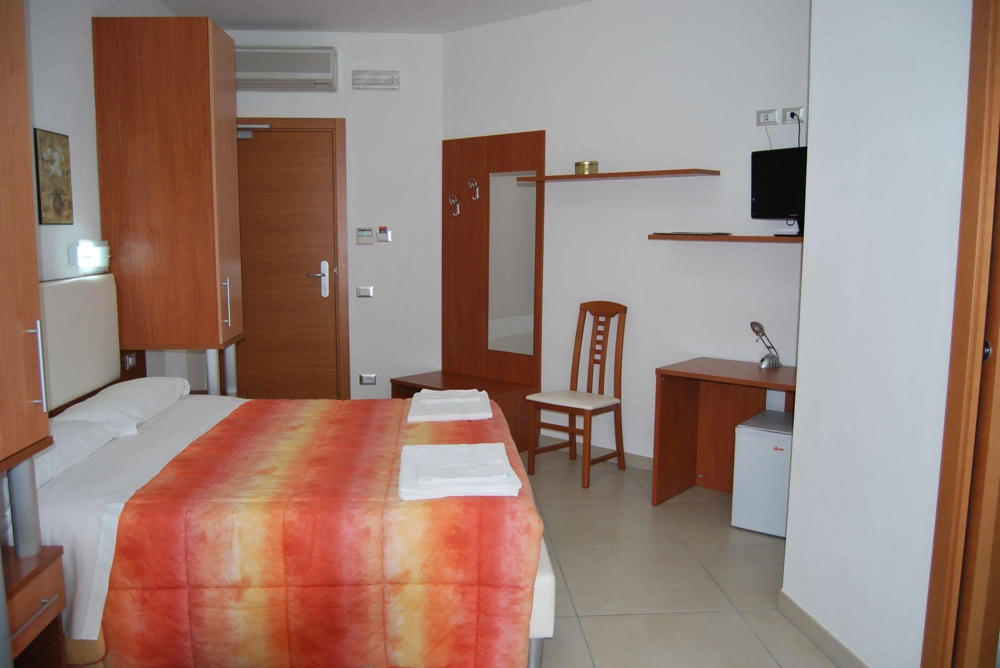 Hotel Europa Nereto Extérieur photo